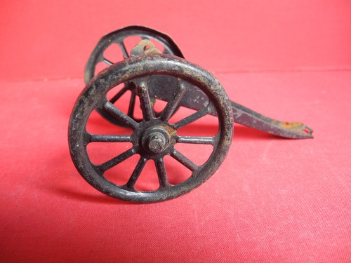 Alte lafette aus metall - alte,